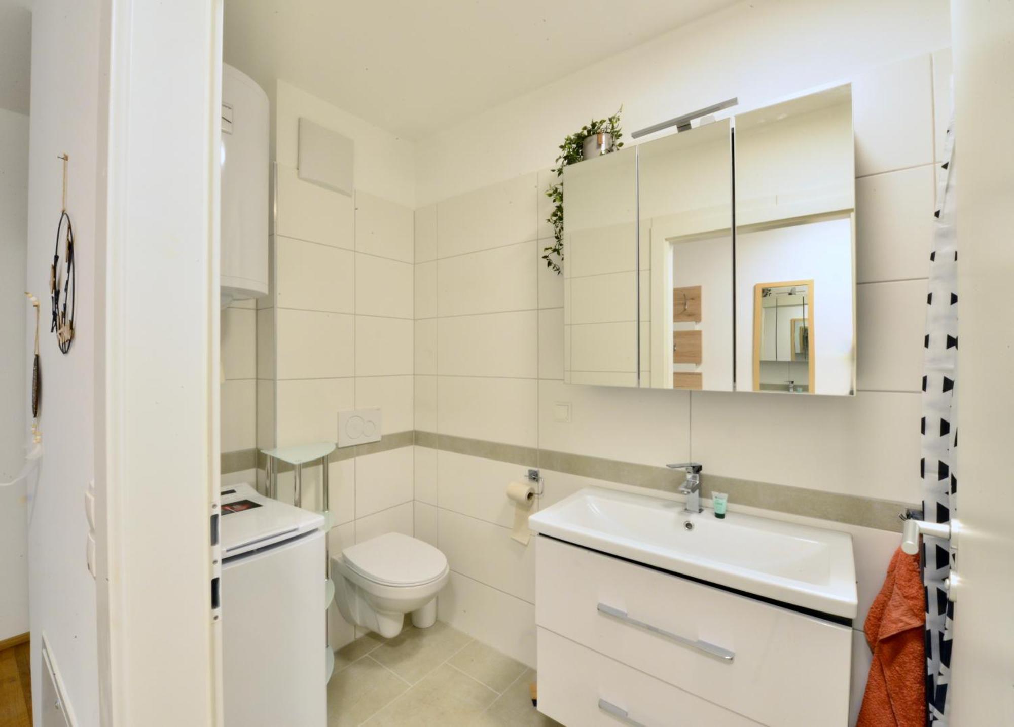 דירות וינה New With Parking And Metro In Front Of The House מראה חיצוני תמונה
